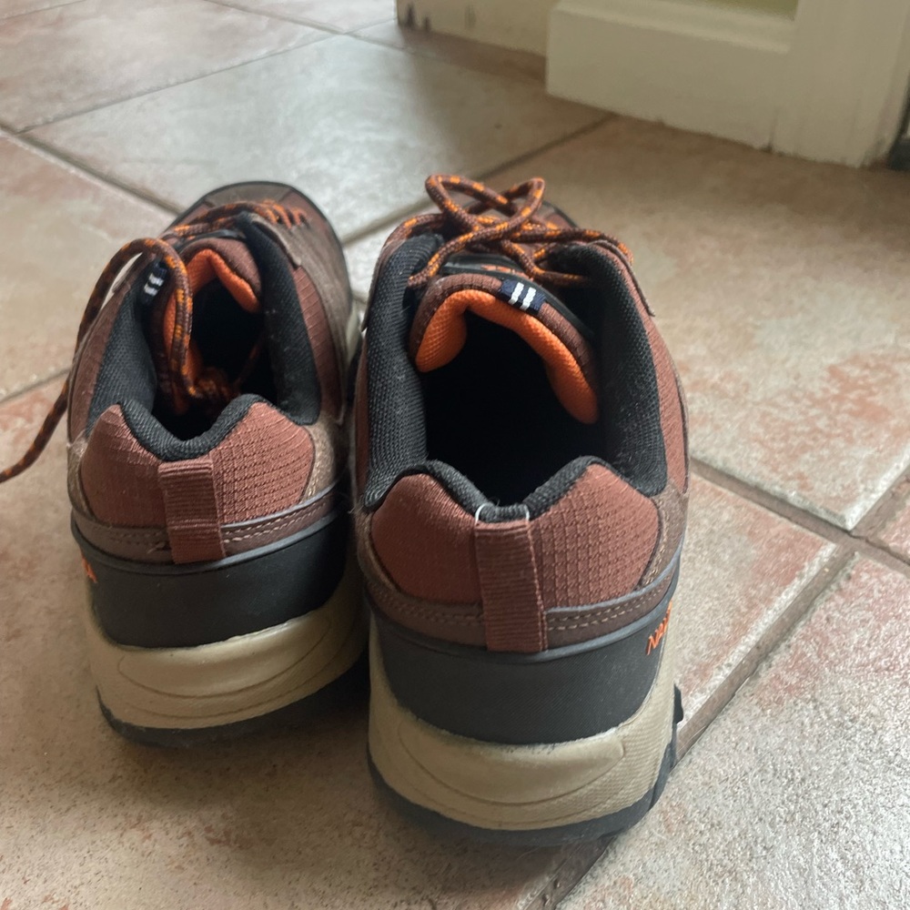 NWT Nautica Men’s “Paxter” low rise hiking shoes. Tan and Russet. Size 11 - Picture 5 of 6